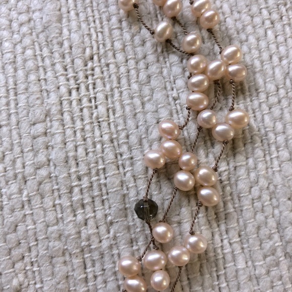 Pink pearl and smoky crystal necklace, bracelets and earrings. - Picture 9 of 11